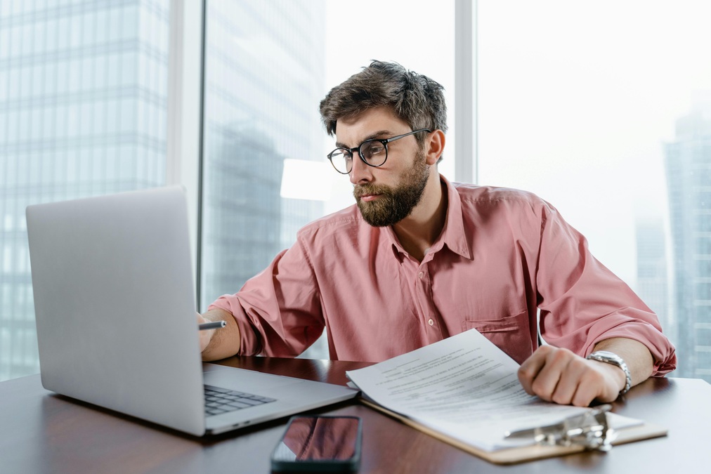 man-working-laptop-pexels.jpg